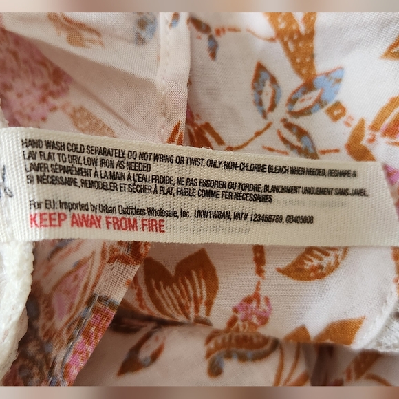 FREE PEOPLE assymetrical sleevless top with lace details in size SP - Picture 3 of 10